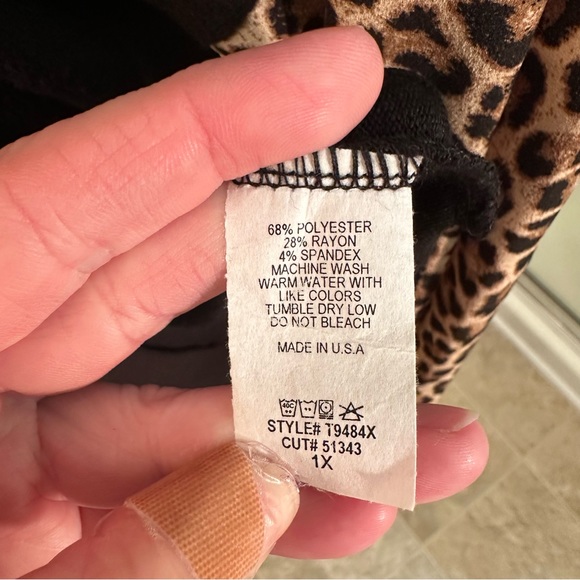 Chic Soul brand. Leopard print. Long sleeve blouse. Size 1X. - Picture 7 of 7